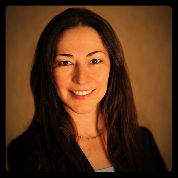 Meet Your Posher, Laura - Picture 4 of 6